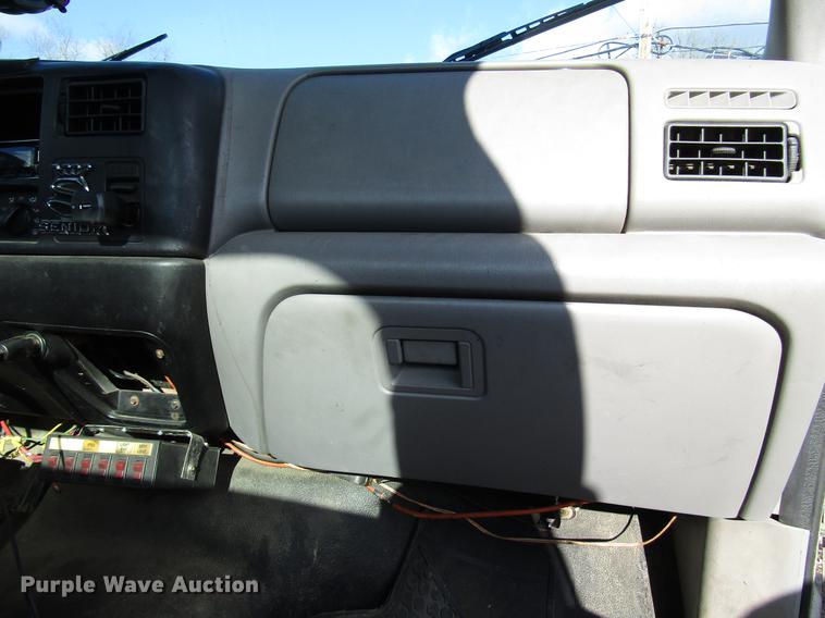 image for item DB6991 2000 Ford F650 Super Duty rollback truck