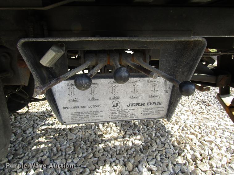 image for item DB6991 2000 Ford F650 Super Duty rollback truck