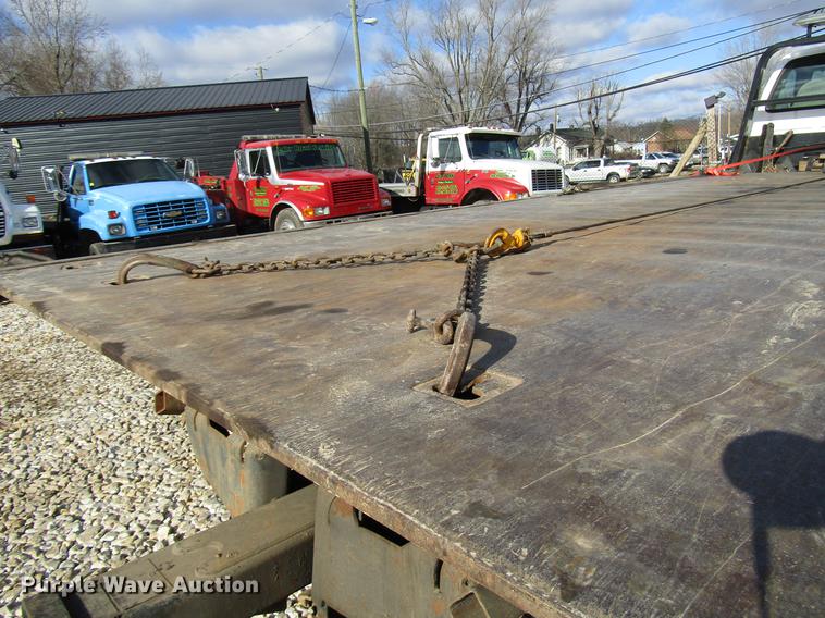 image for item DB6991 2000 Ford F650 Super Duty rollback truck