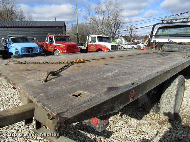 image for item DB6991 2000 Ford F650 Super Duty rollback truck