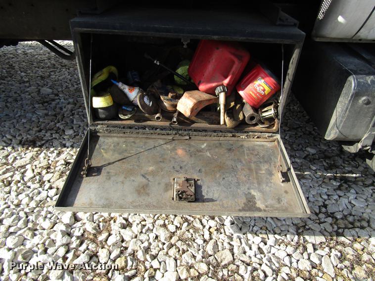 image for item DB6991 2000 Ford F650 Super Duty rollback truck