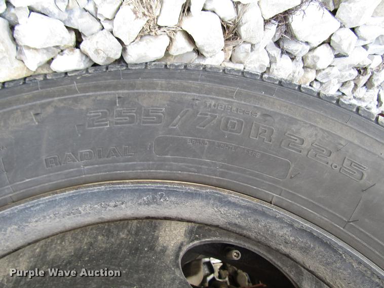 image for item DB6991 2000 Ford F650 Super Duty rollback truck