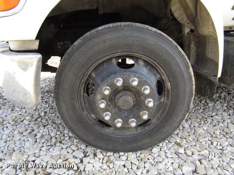 image for item DB6991 2000 Ford F650 Super Duty rollback truck