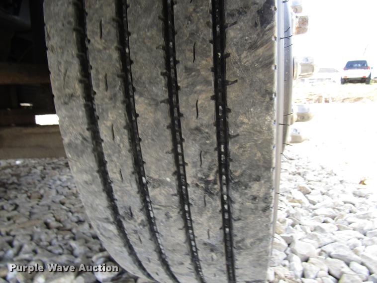 image for item DB6991 2000 Ford F650 Super Duty rollback truck