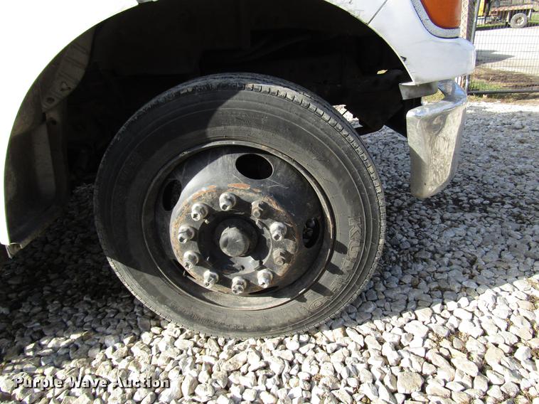 image for item DB6991 2000 Ford F650 Super Duty rollback truck