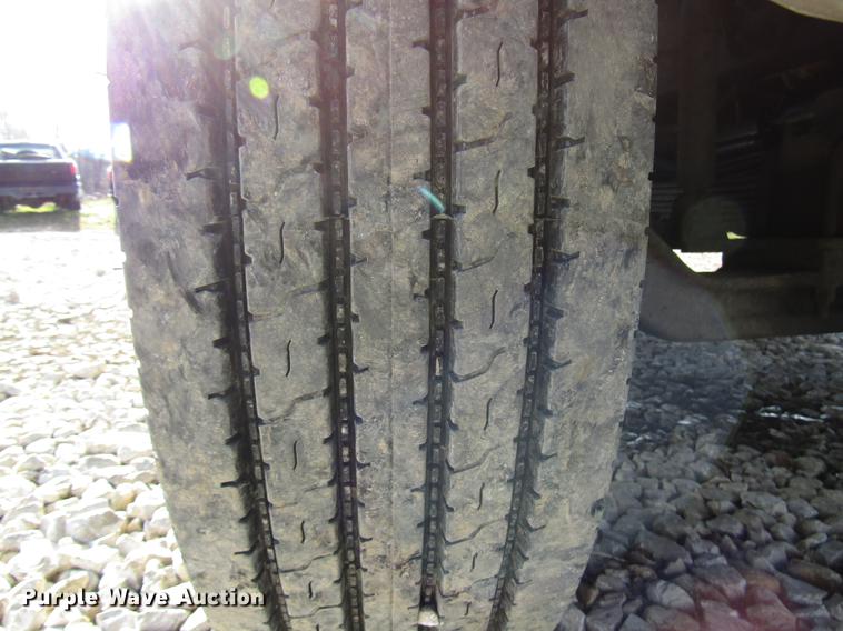 image for item DB6991 2000 Ford F650 Super Duty rollback truck