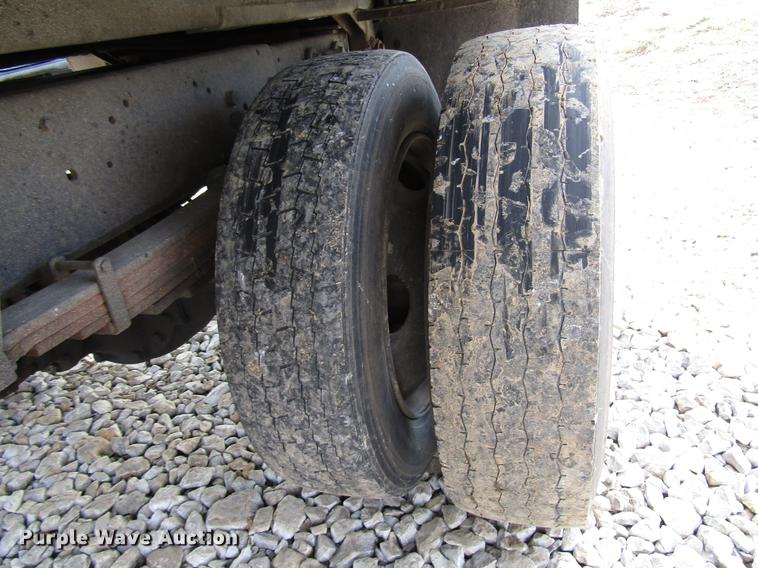 image for item DB6991 2000 Ford F650 Super Duty rollback truck