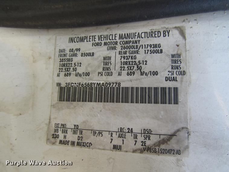 image for item DB6991 2000 Ford F650 Super Duty rollback truck