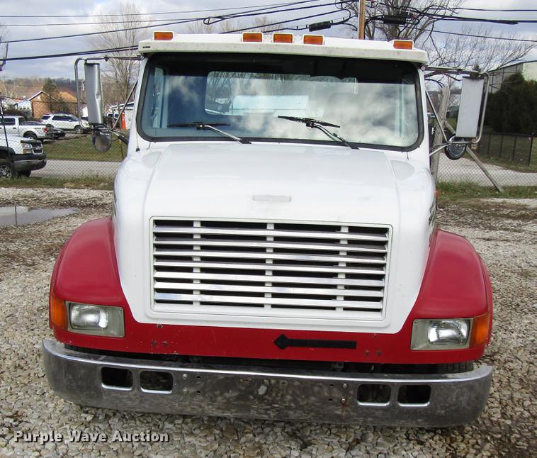 image for item DB6992 1997 International 4700 rollback truck