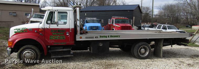 image for item DB6992 1997 International 4700 rollback truck