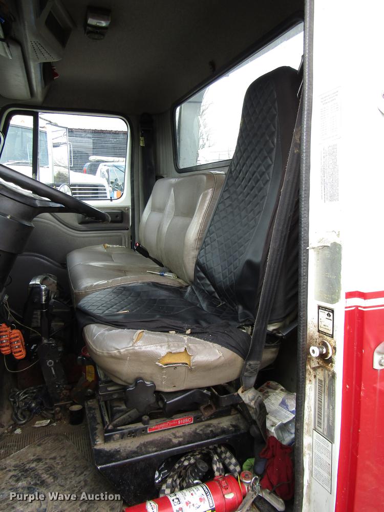 image for item DB6992 1997 International 4700 rollback truck