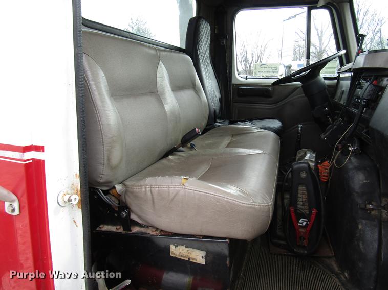 image for item DB6992 1997 International 4700 rollback truck