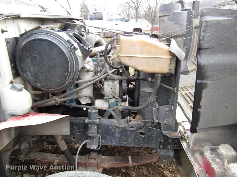 image for item DB6992 1997 International 4700 rollback truck