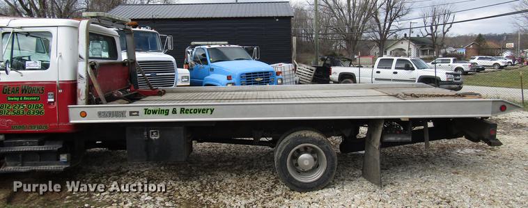 image for item DB6992 1997 International 4700 rollback truck