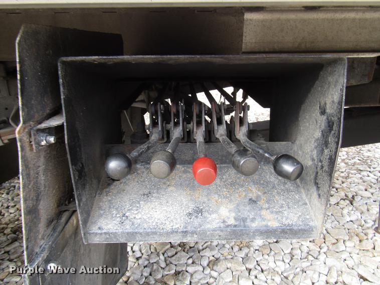 image for item DB6992 1997 International 4700 rollback truck