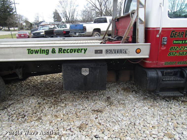 image for item DB6992 1997 International 4700 rollback truck