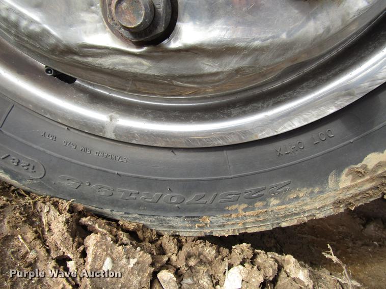 image for item DB6992 1997 International 4700 rollback truck