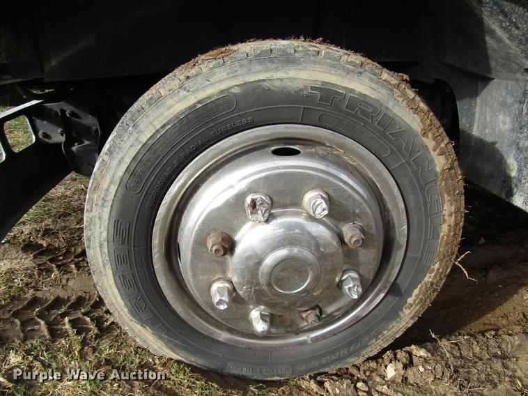 image for item DB6992 1997 International 4700 rollback truck