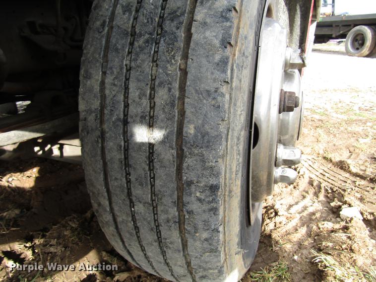 image for item DB6992 1997 International 4700 rollback truck