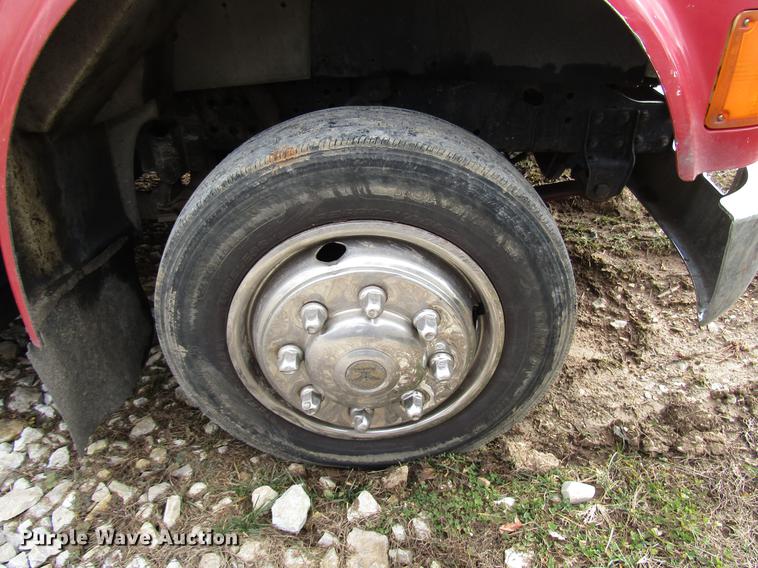 image for item DB6992 1997 International 4700 rollback truck