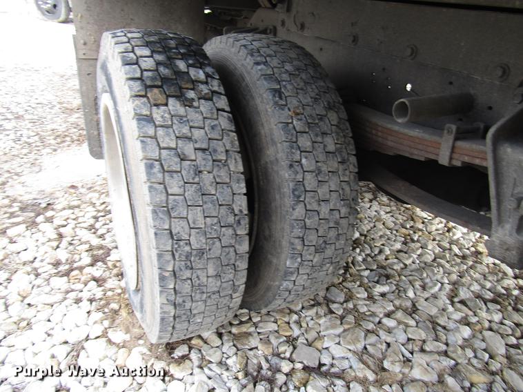 image for item DB6992 1997 International 4700 rollback truck