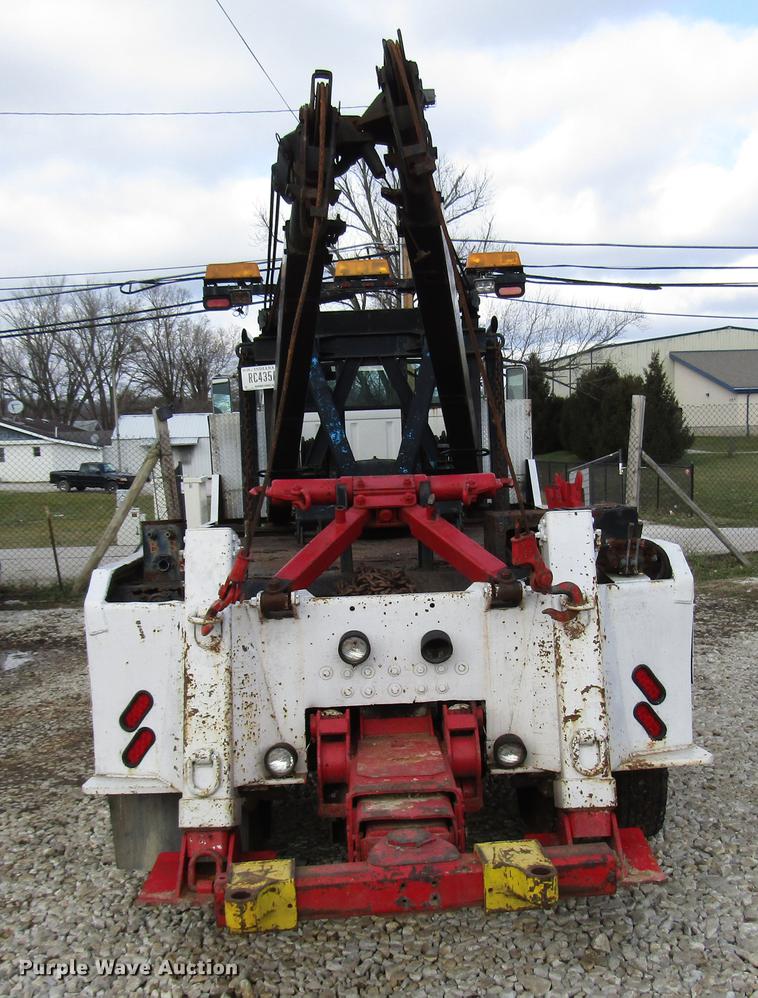 image for item DB6993 1989 Ford L9000 tow truck