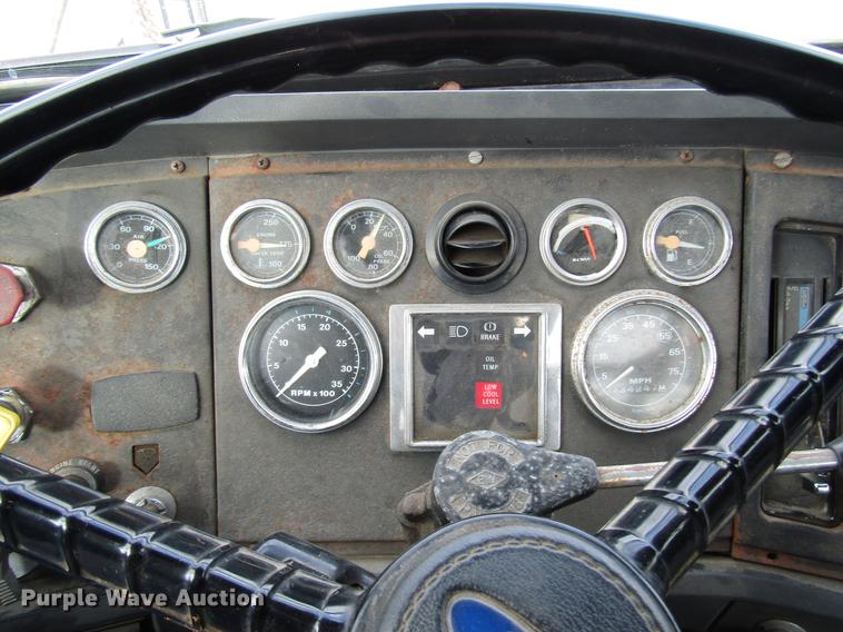 image for item DB6993 1989 Ford L9000 tow truck