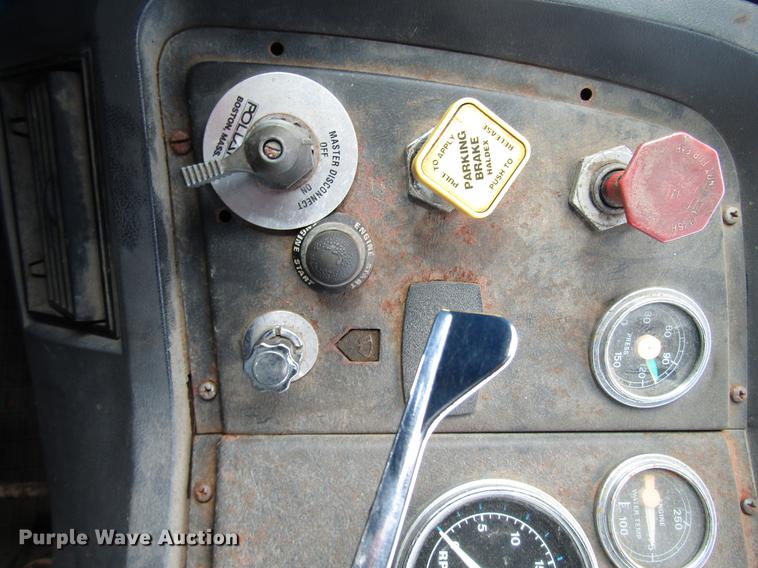 image for item DB6993 1989 Ford L9000 tow truck