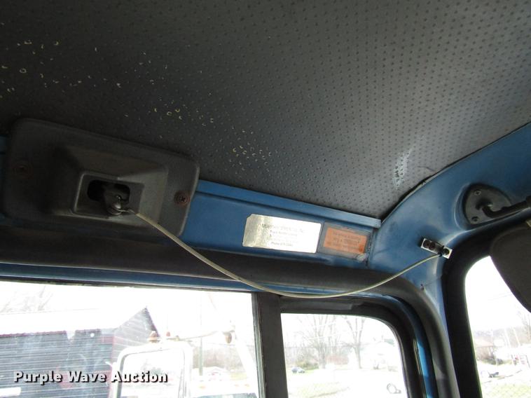 image for item DB6993 1989 Ford L9000 tow truck