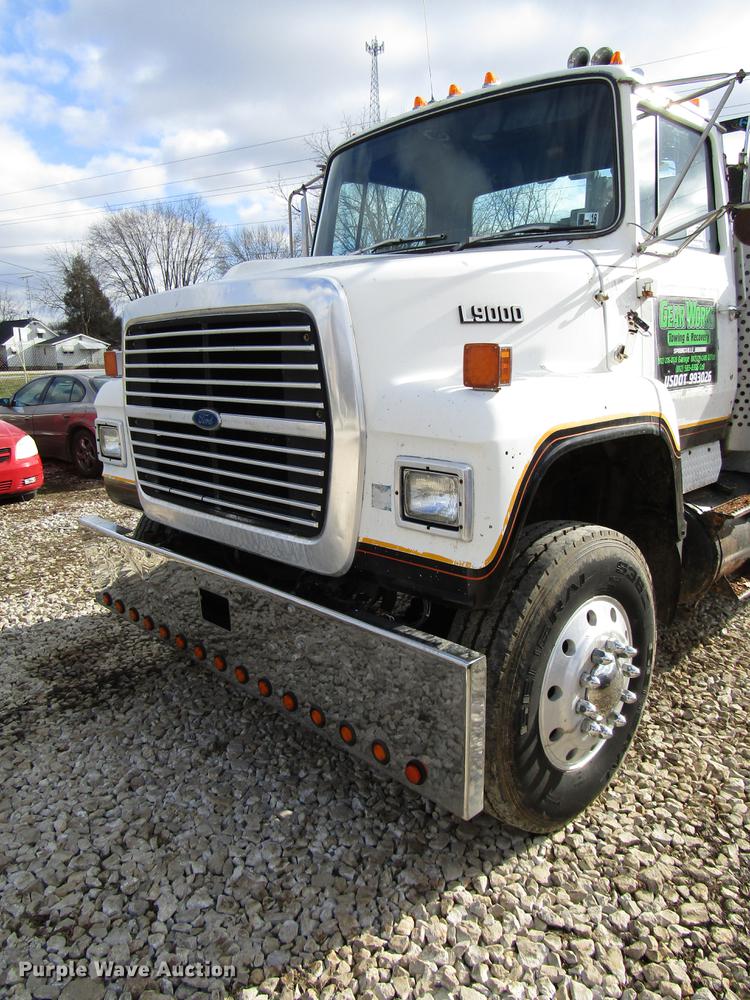 image for item DB6993 1989 Ford L9000 tow truck