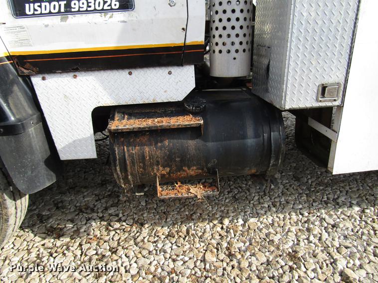 image for item DB6993 1989 Ford L9000 tow truck