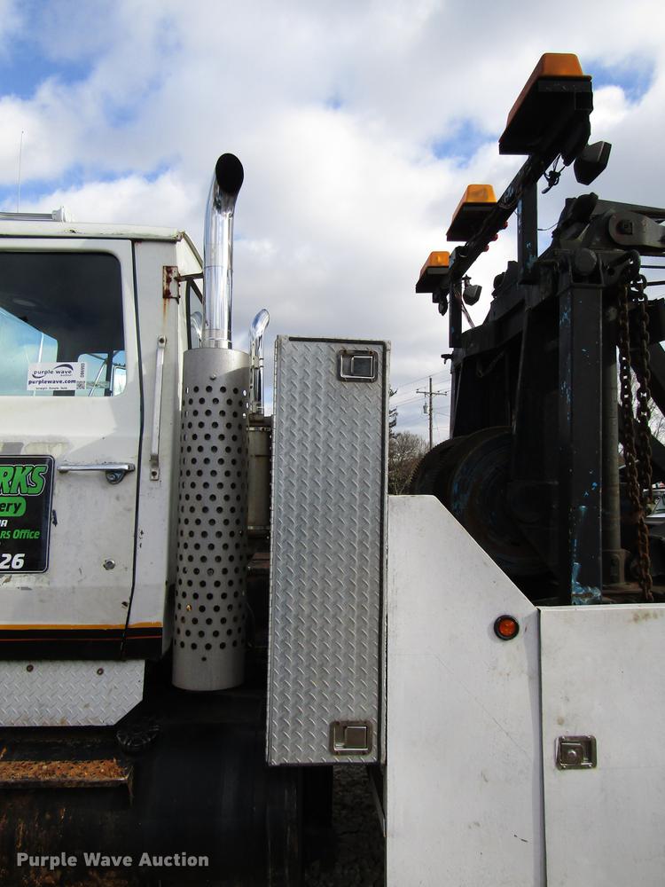 image for item DB6993 1989 Ford L9000 tow truck