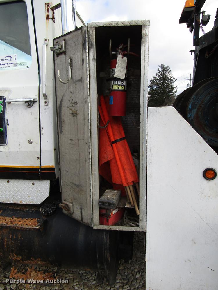 image for item DB6993 1989 Ford L9000 tow truck