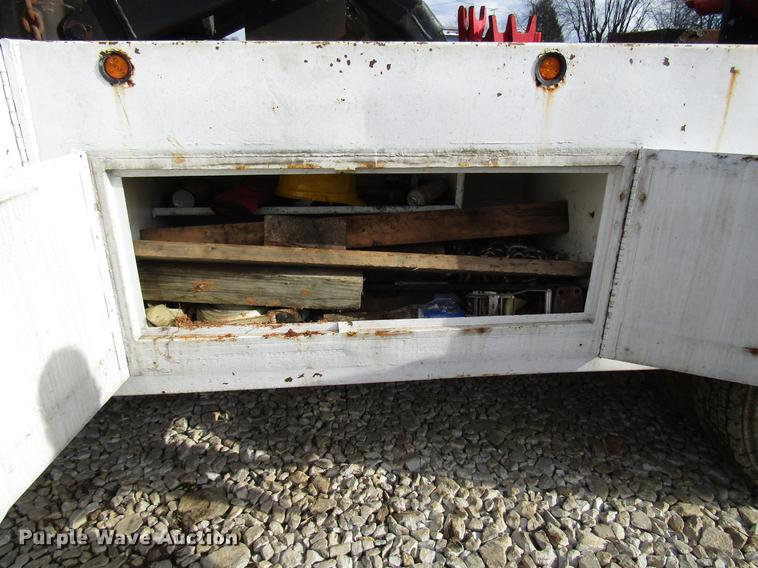 image for item DB6993 1989 Ford L9000 tow truck