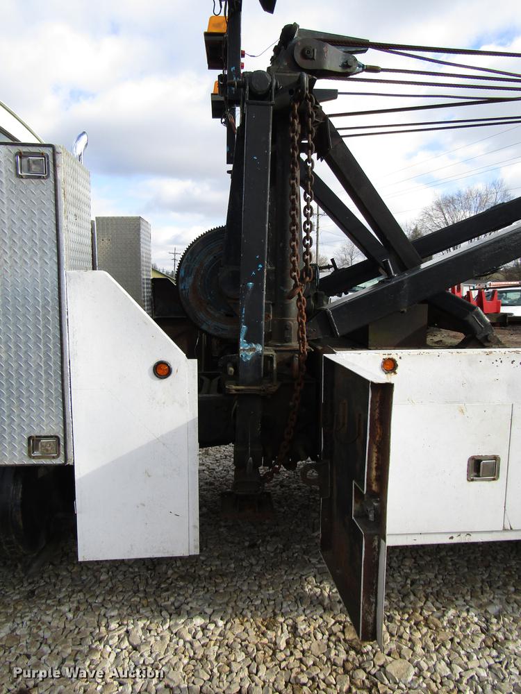 image for item DB6993 1989 Ford L9000 tow truck