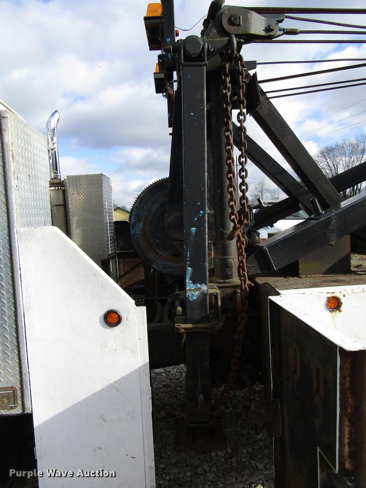 image for item DB6993 1989 Ford L9000 tow truck