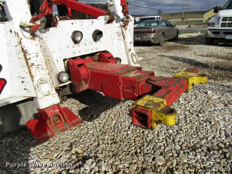 image for item DB6993 1989 Ford L9000 tow truck