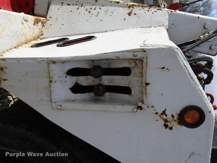 image for item DB6993 1989 Ford L9000 tow truck