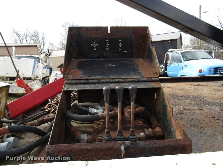 image for item DB6993 1989 Ford L9000 tow truck