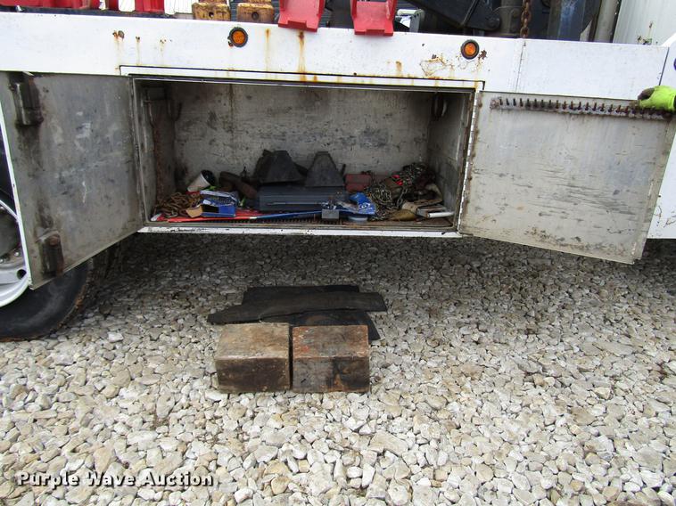 image for item DB6993 1989 Ford L9000 tow truck