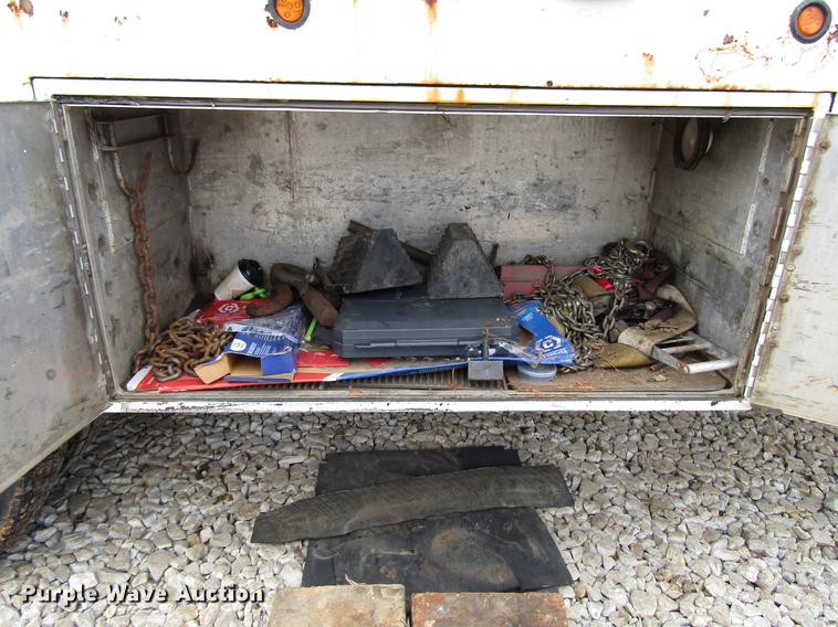 image for item DB6993 1989 Ford L9000 tow truck