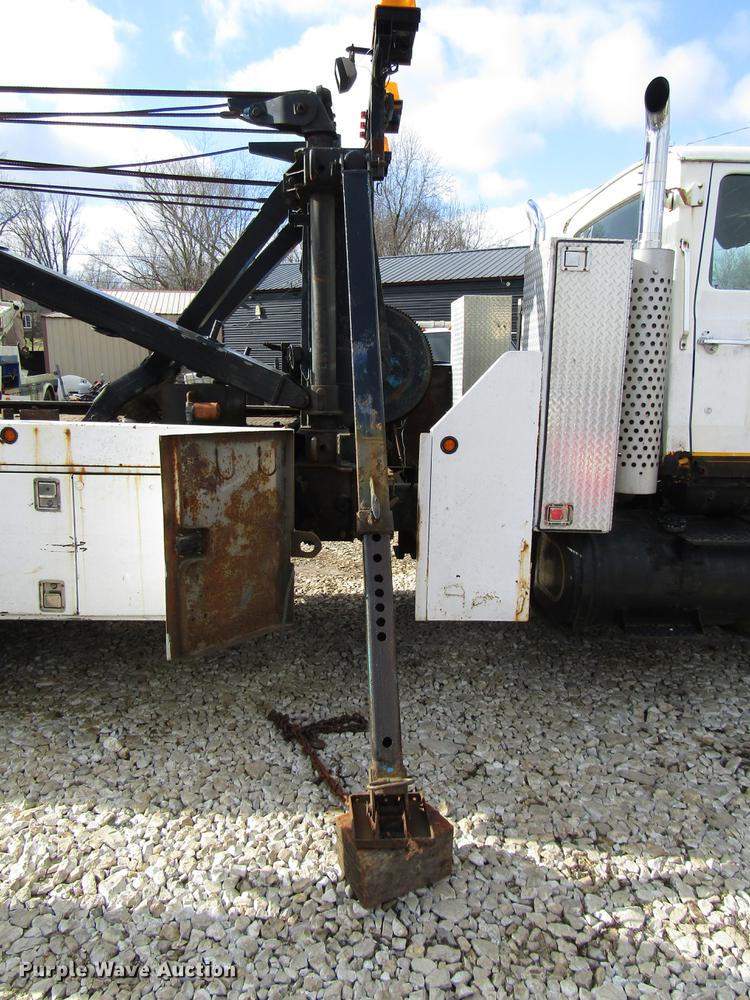 image for item DB6993 1989 Ford L9000 tow truck