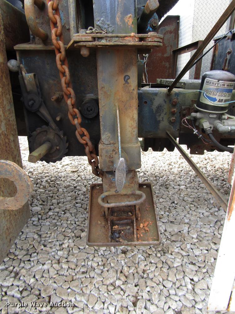 image for item DB6993 1989 Ford L9000 tow truck