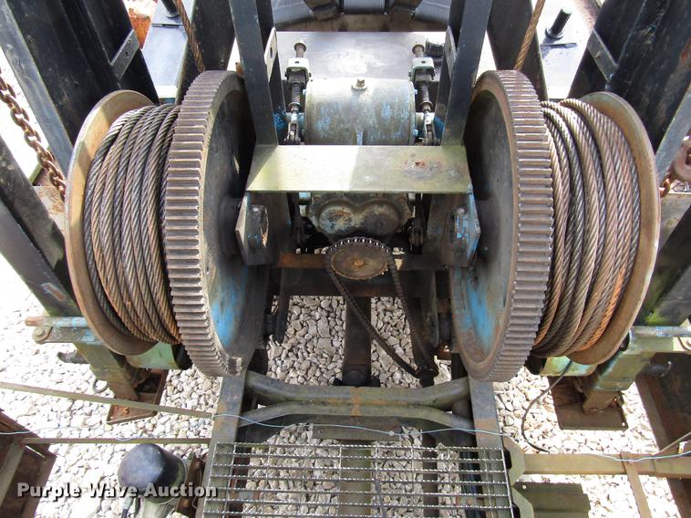 image for item DB6993 1989 Ford L9000 tow truck