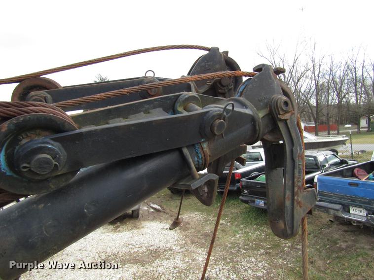 image for item DB6993 1989 Ford L9000 tow truck