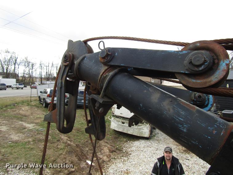 image for item DB6993 1989 Ford L9000 tow truck