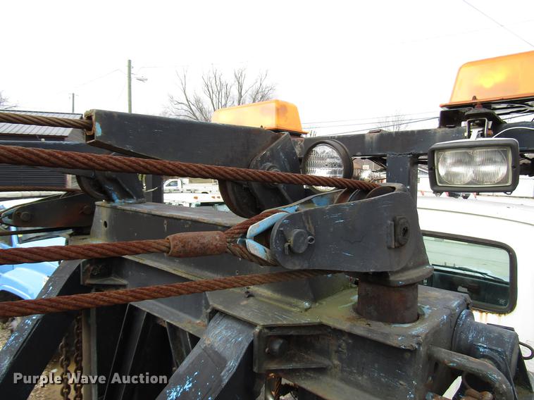 image for item DB6993 1989 Ford L9000 tow truck