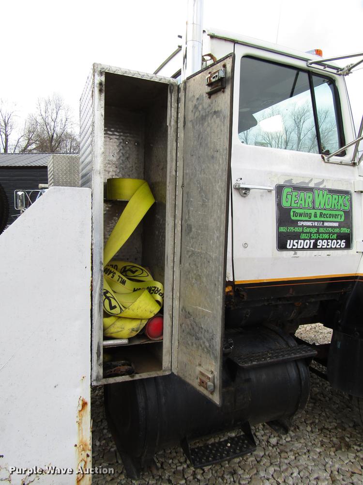 image for item DB6993 1989 Ford L9000 tow truck