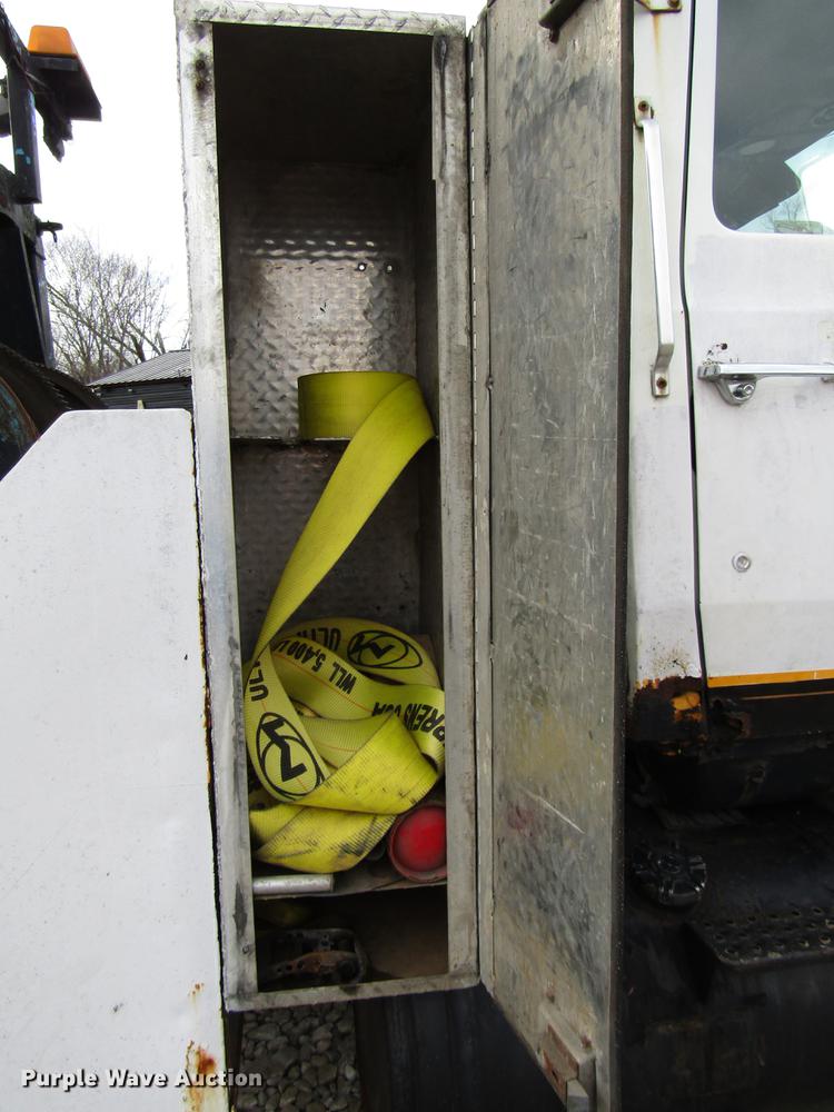 image for item DB6993 1989 Ford L9000 tow truck