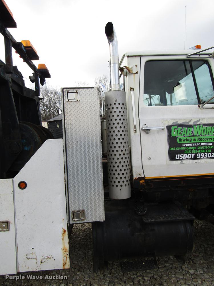 image for item DB6993 1989 Ford L9000 tow truck